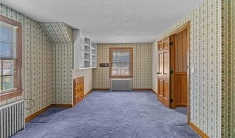 21 Foxhill Ave, Bristol, RI 02809