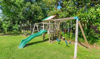 210 Henley Pl, Bay St. Louis, MS 39520
