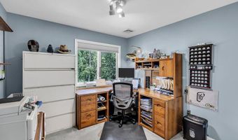156 Magnolia Ln, Middletown, NJ 07748