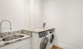 24 School St, Newport, RI 02840