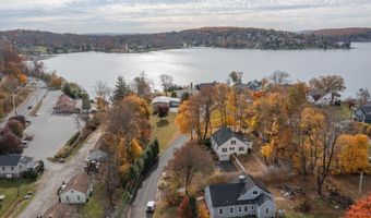 8 Lakeview Rd, Brookfield, CT 06804