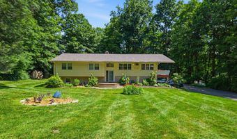 3 Birchcrest Dr, Danbury, CT 06811