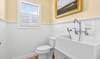 284 Shore Dr, Branford, CT 06405