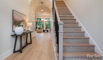 6 Dailey Dr, Asheville, NC 28801