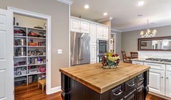 15 Wildwood Dr, Albany, NY 12211
