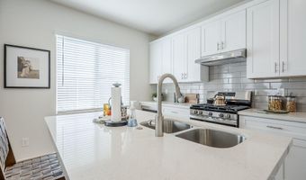 630 W LAREDO St, Chandler, AZ 85225