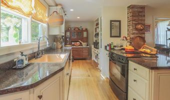 53 Congress St, Belfast, ME 04915