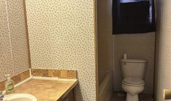 702 Airport Ave, Carlsbad, NM 88220