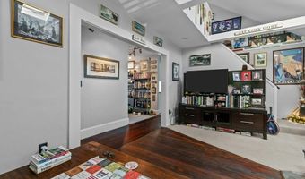 21 Slocum St, Newport, RI 02840