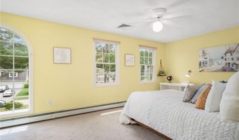 95 River Farm Dr, East Greenwich, RI 02818