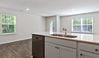 217 Maddox Dr, Aberdeen, NC 28315