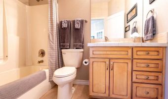 1408 Riverwood Dr, Bismarck, ND 58504
