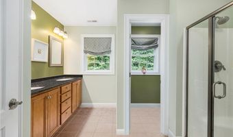 10 Honey Lou Ct, Cranston, RI 02921