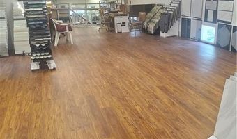 636 N Main St, Ottawa, KS 66067