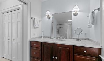 44 Bliss Mine Rd 4, Middletown, RI 02842