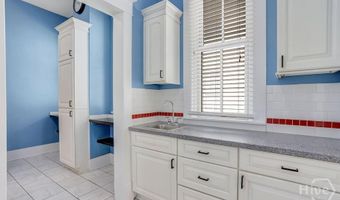 17 E 33rd St, Savannah, GA 31401