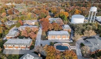 916 Claytonbrook Dr 1, Ballwin, MO 63011