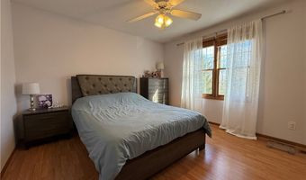 251 Kingston Dr, Aurora, OH 44202