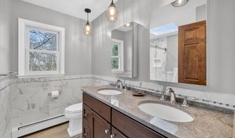 6 Amanda Ct, Airmont, NY 10952