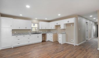 930 Porter Ave, Aurora, MO 65605