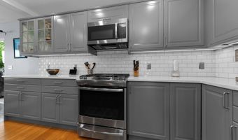 1692 Enclave Ln, Ann Arbor, MI 48103
