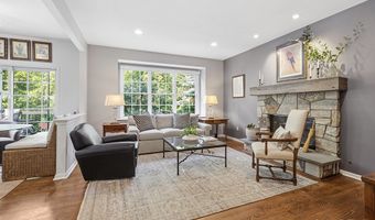35 Lilac Ln, Danbury, CT 06810