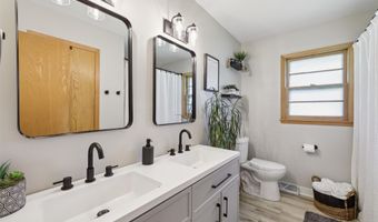 606 Davis St, Polk City, IA 50226
