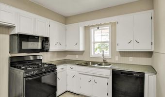 702 E Highland St, Aurora, MO 65605