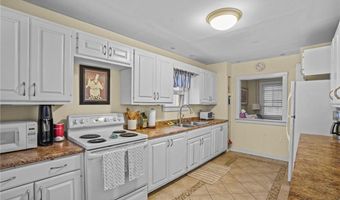 12 Hammond St, Newport, RI 02840