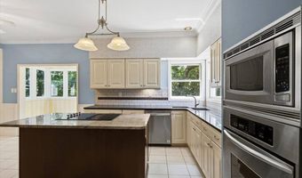 477 Redwood Forest Dr, Ballwin, MO 63021