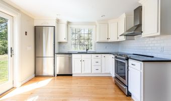 45 Old Phinney's Ln, Barnstable, MA 02630