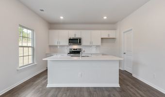 1040 Misty Creek Dr, Aberdeen, NC 28315