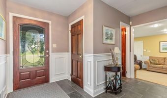 44 Devonshire Ct, Middletown, NJ 07748