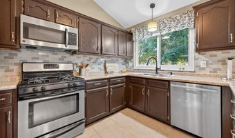 1452 Cedar Bluff Dr, Ballwin, MO 63021