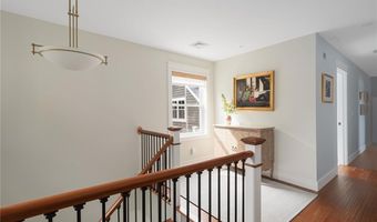 5 Hampden St, Barrington, RI 02806