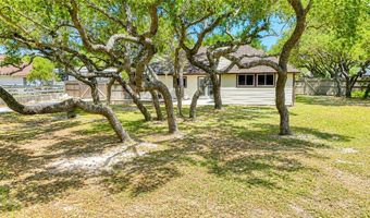 1402 S Saunders St, Aransas Pass, TX 78336