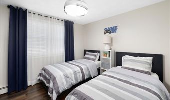 54 Salem Ave, Cranston, RI 02920