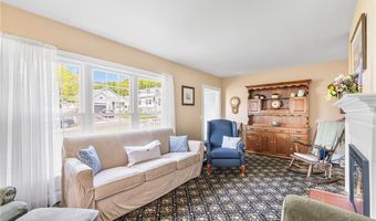 146 Bay View Ave, Bristol, RI 02809