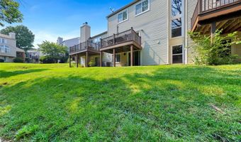 1710 Ridgeview Circle Dr, Ballwin, MO 63021