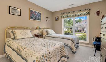 16 Sunview Cir, Arden, NC 28704
