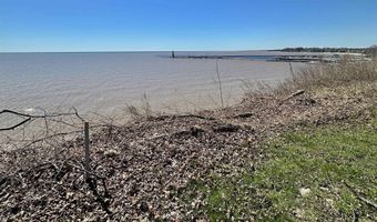 216 LAKEVIEW Dr, Algoma, WI 54201