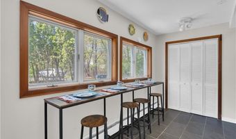 1 Mohawk Trl, Narragansett, RI 02882