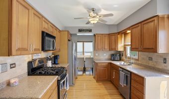 811 Westbury Dr, Algonquin, IL 60102