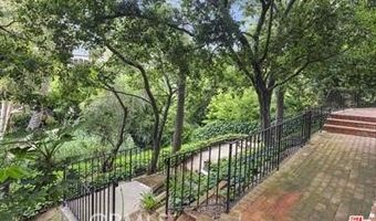16531 Las Casas Pl, Pacific Palisades, CA 90272