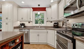 6926 Woodridge Dr, Avon, IN 46123