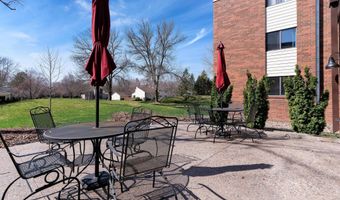 4 Pine Tree Dr 110, Arden Hills, MN 55112
