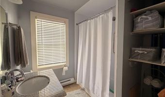 25 Marsh St, Newport, RI 02840