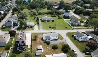 117 Wolcott Ave, Middletown, RI 02842