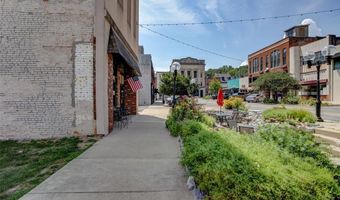215 W 3rd St, Alton, IL 62002
