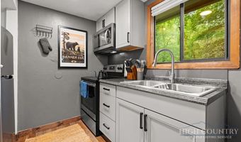 30 Creekside Dr A, Banner Elk, NC 28604